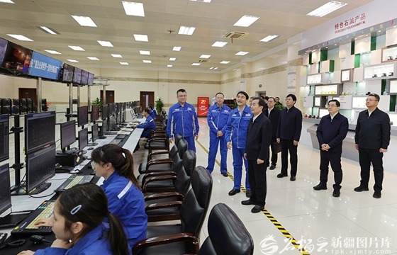 陳小江在克拉瑪依調研